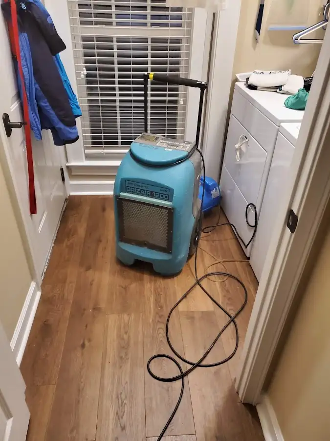 Commercial dehumidifier deployed for Crawl Space Restoration in Granite City